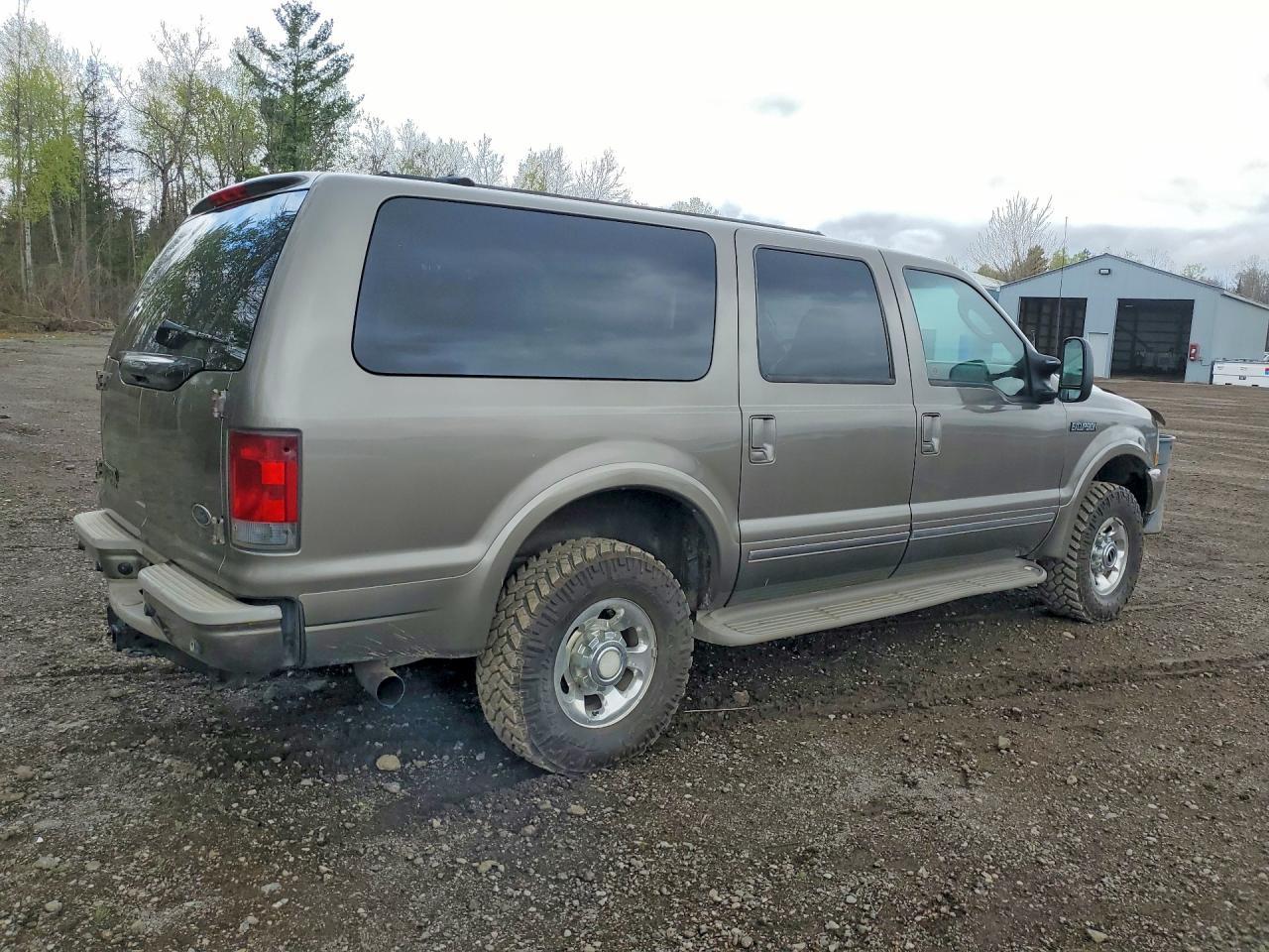 2003 Ford Excursion Limited - Image 3
