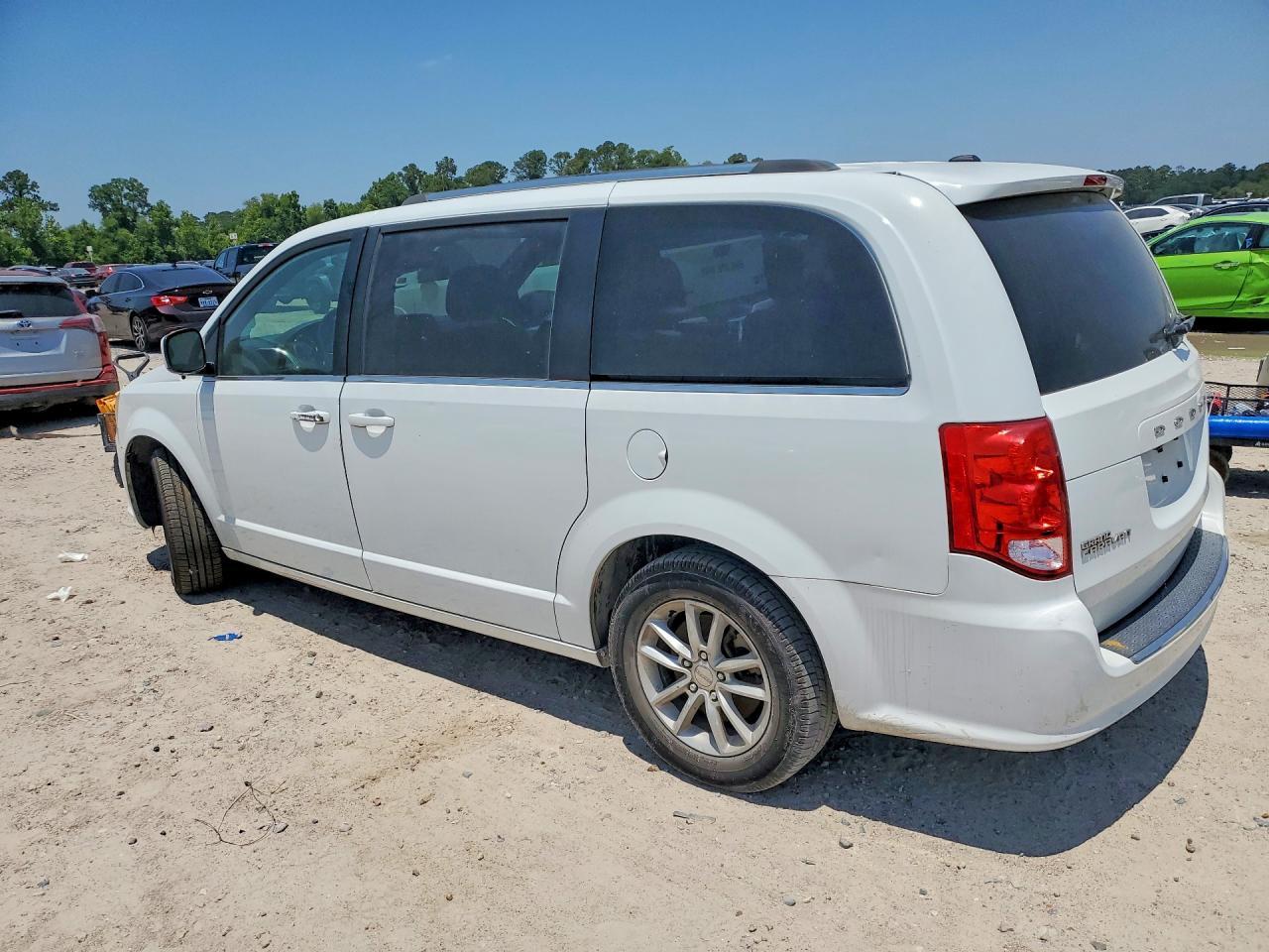 2019 Dodge Grand Caravan Sxt - Image 2