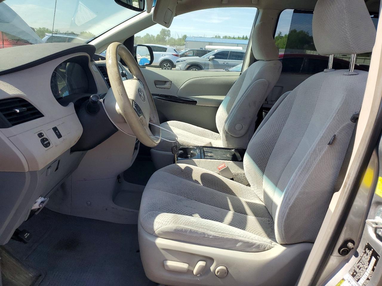 2011 Toyota Sienna Le - Фото 7