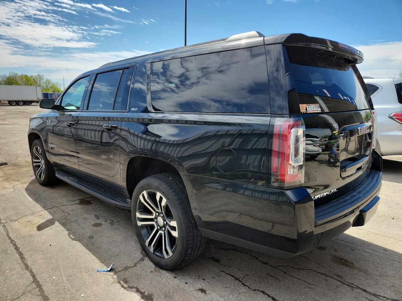 2019 GMC Yukon Xl K1500 Slt - Фото 2
