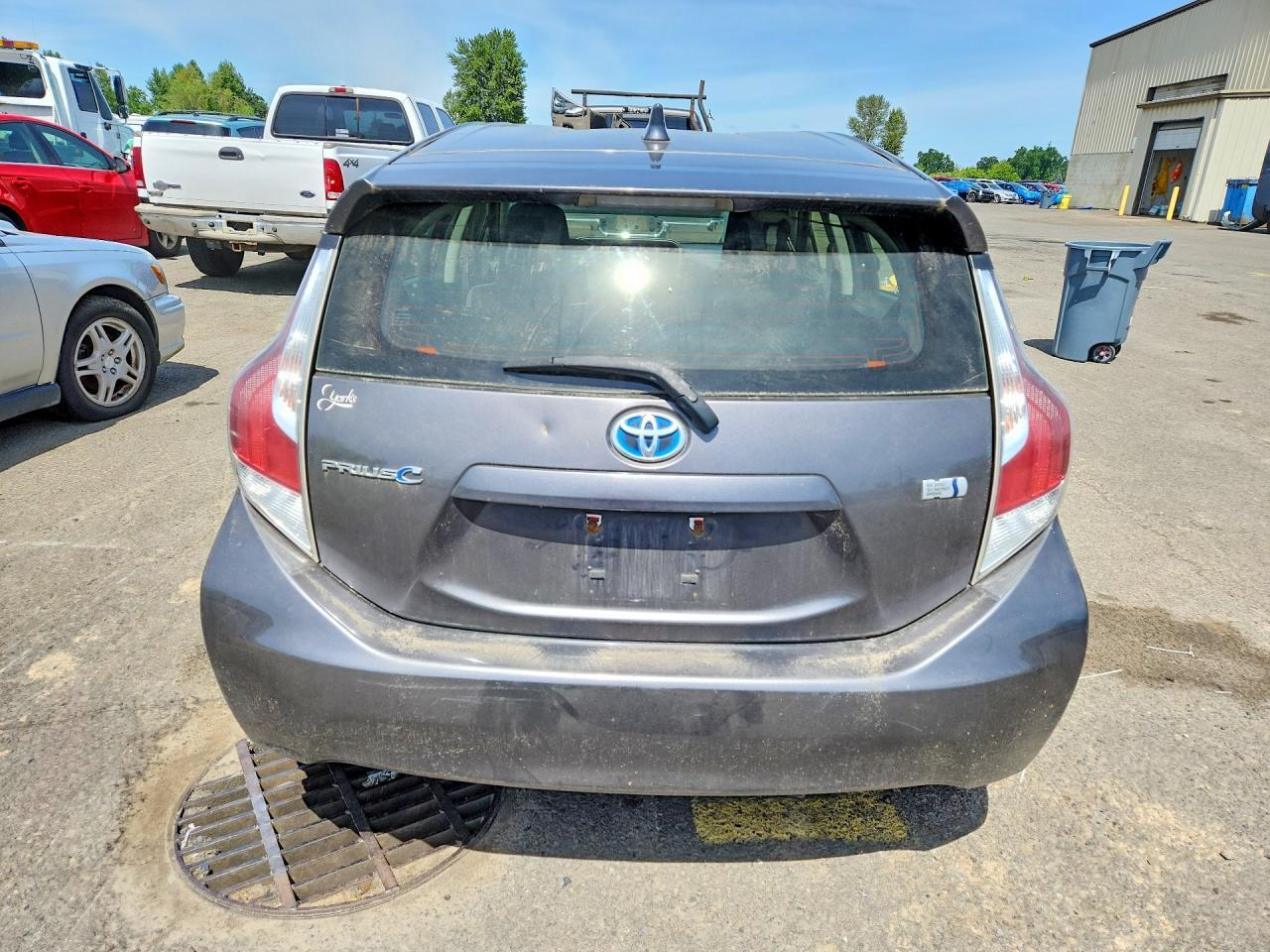 2015 Toyota Prius C - Image 6