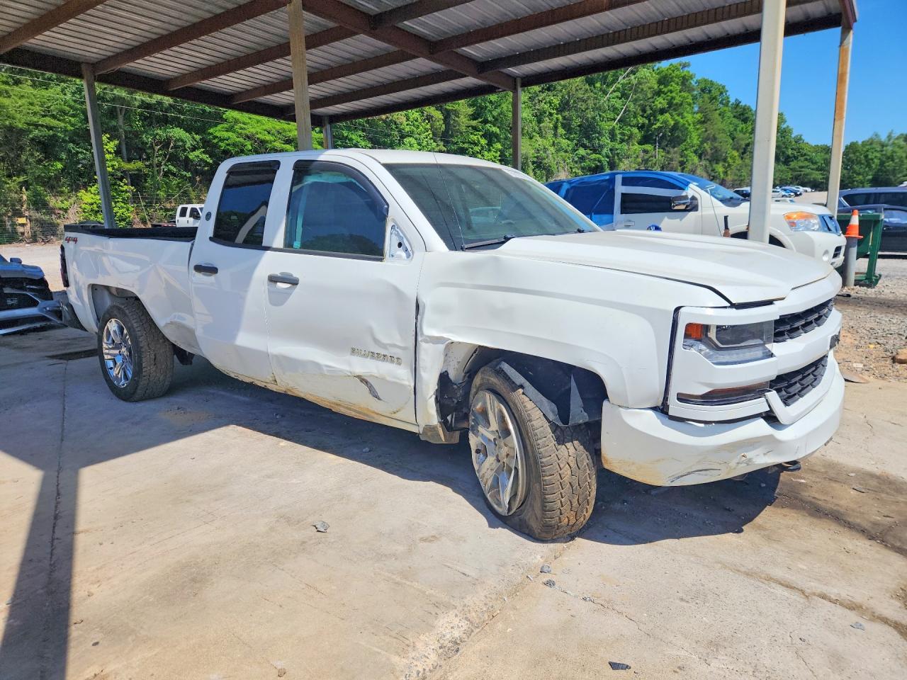 2017 Chevrolet Silverado K1500 Custom - Фото 4