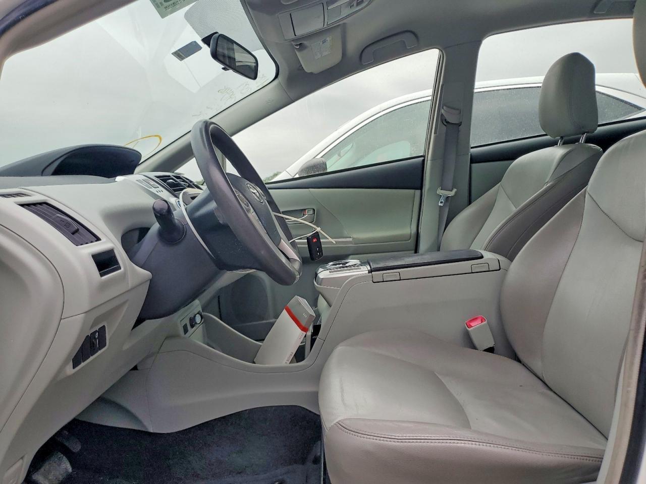 2014 Toyota Prius V Three - Image 7
