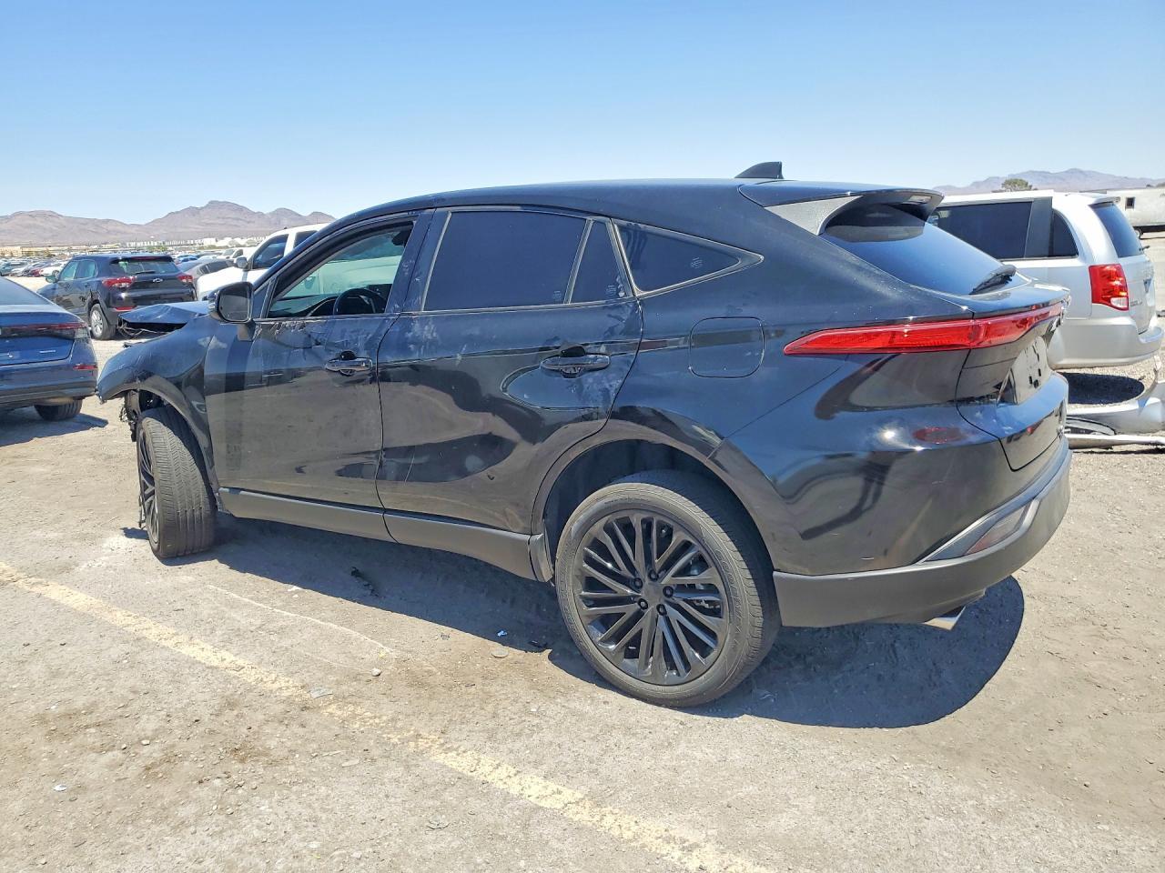 2021 Toyota Venza Le - Фото 2
