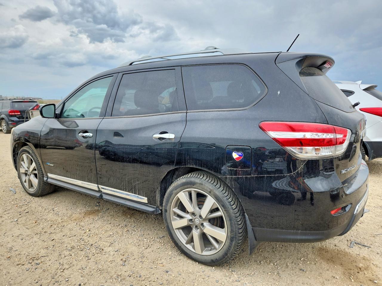 2014 Nissan Pathfinder Hybrid Sv - Image 2