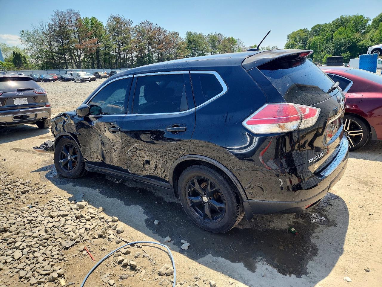 2016 Nissan Rogue - Image 2