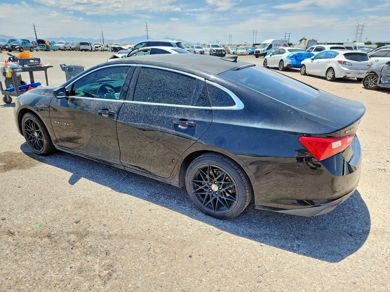 2017 Chevrolet Malibu - Фото 2