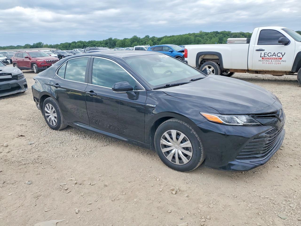 2020 Toyota Camry Le - Фото 4