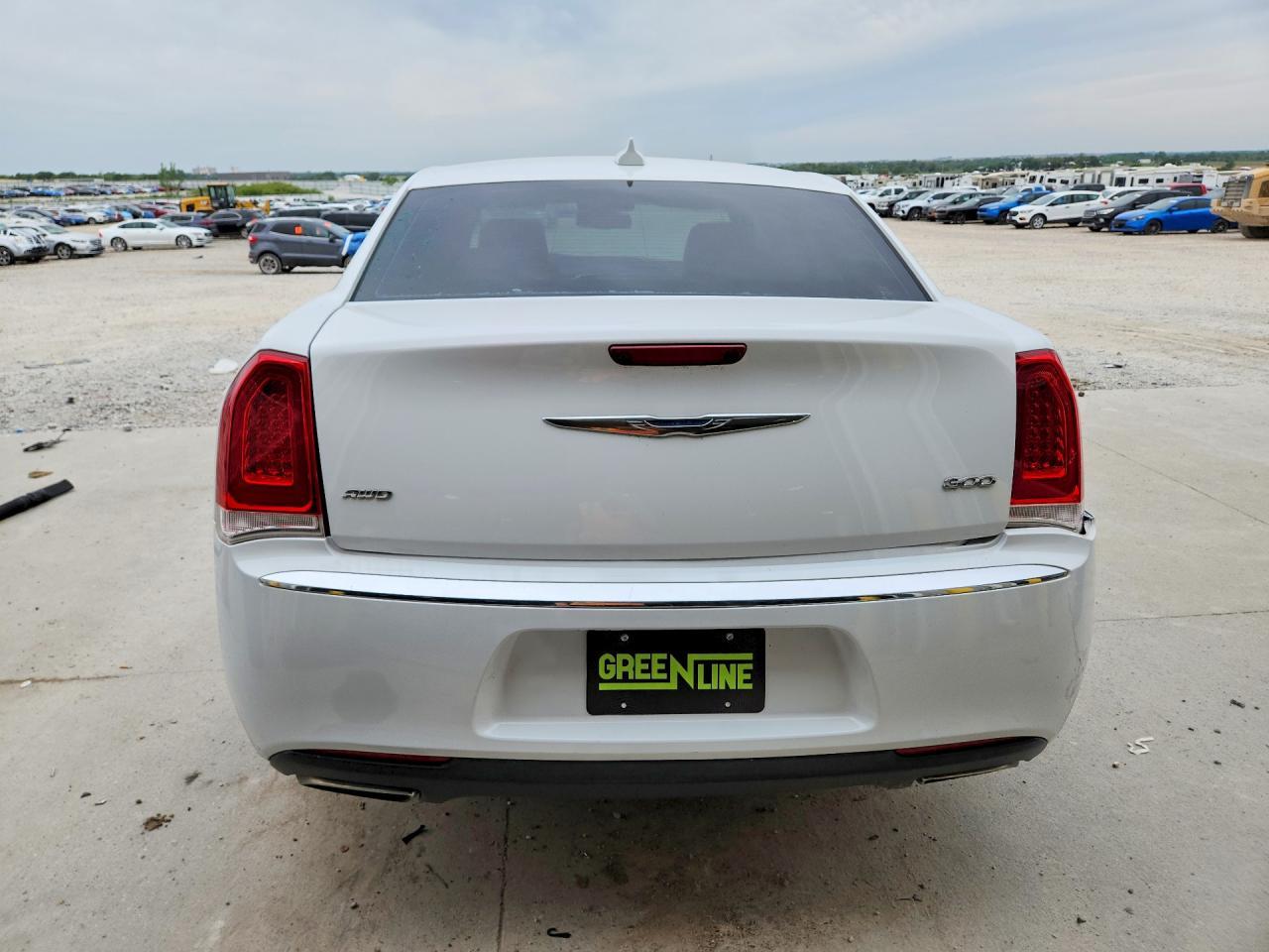 2017 Chrysler 300 Limited - Фото 6