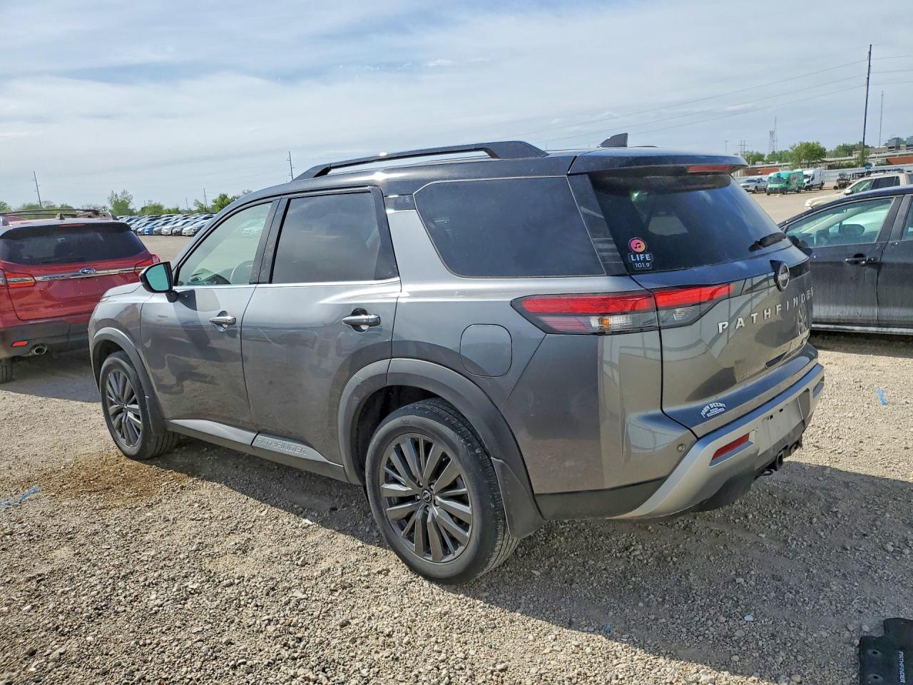 2024 Nissan Pathfinder Sl - Фото 2