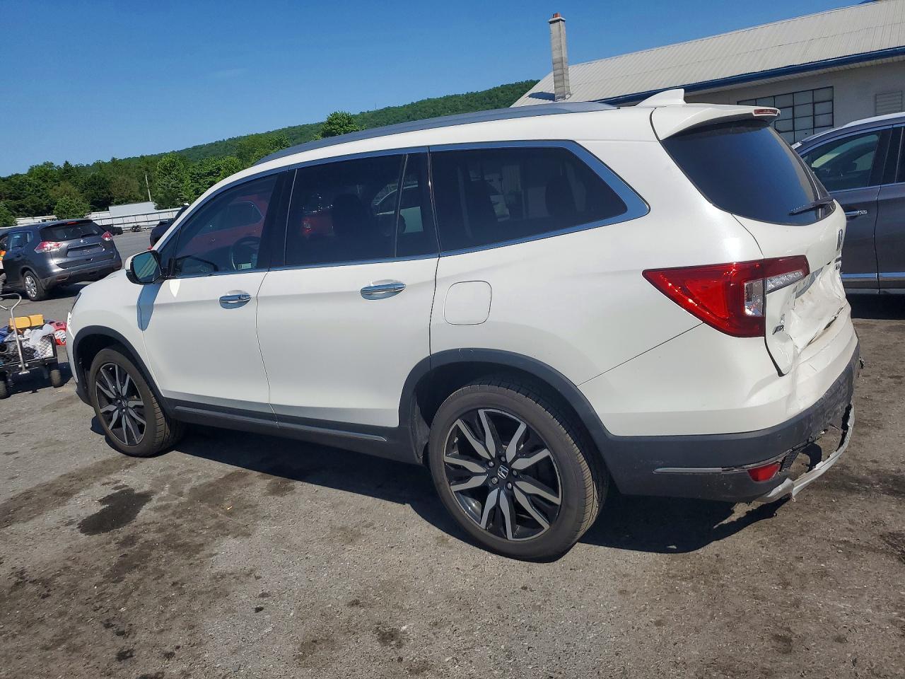 2021 Honda Pilot Touring - Image 2
