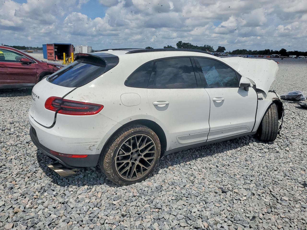 2018 Porsche Macan S - Image 3