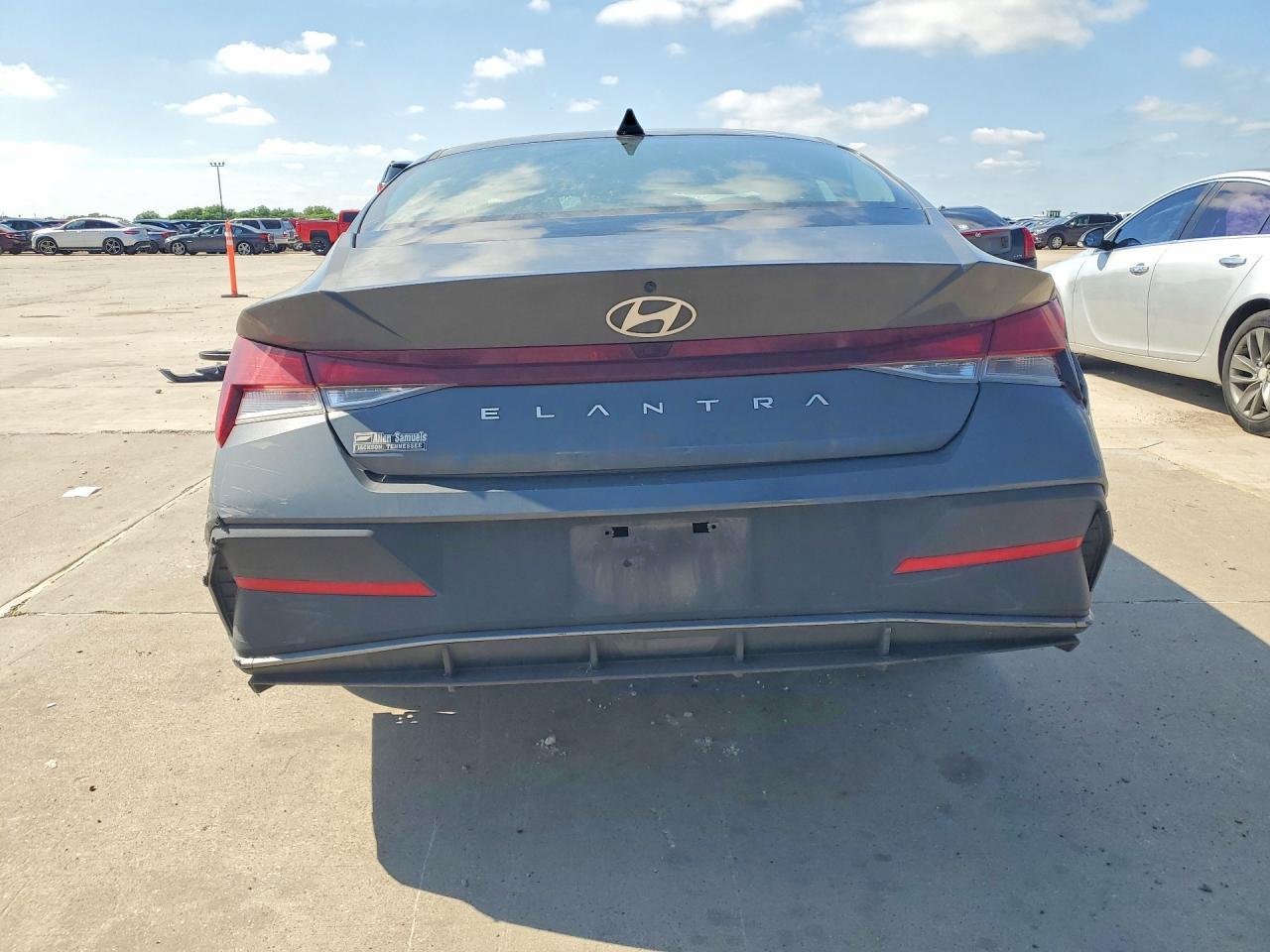 2024 Hyundai Elantra Sel - Image 6
