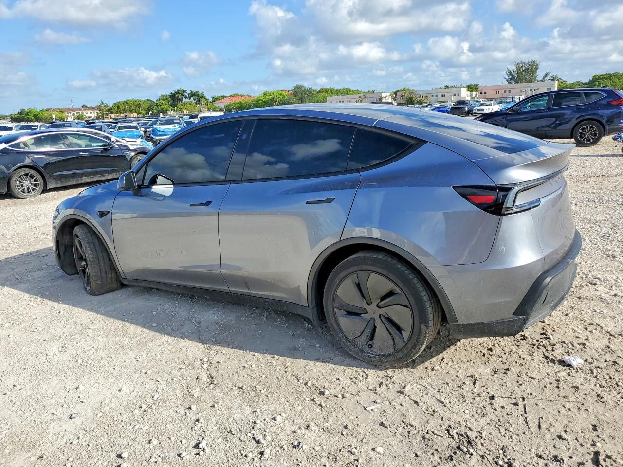 2026 Tesla Model Y - Image 2