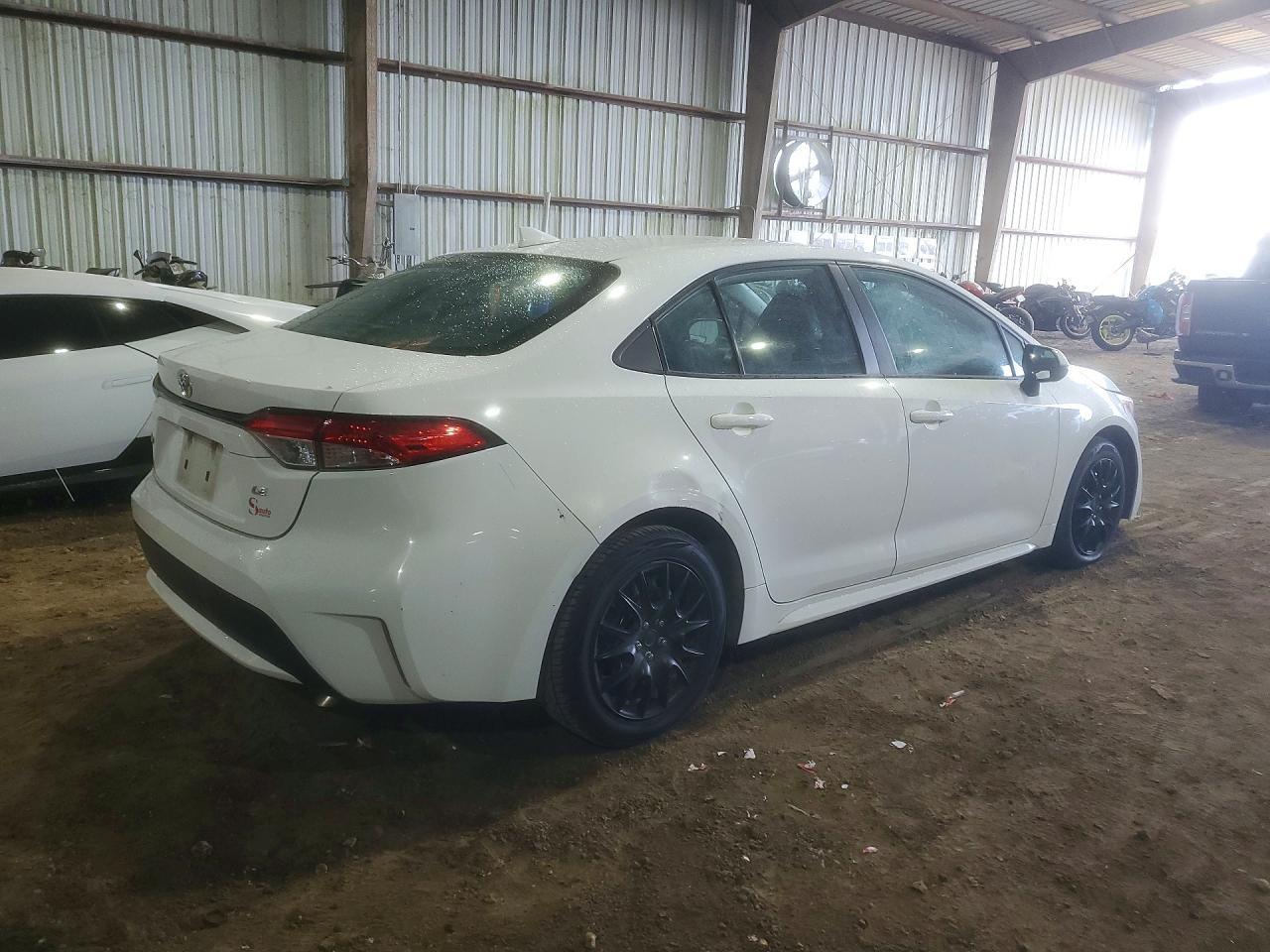 2021 Toyota Corolla Le - Image 3