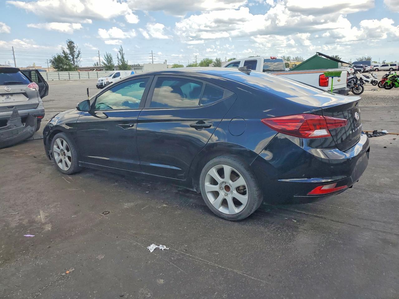 2019 Hyundai Elantra Sel - Фото 2