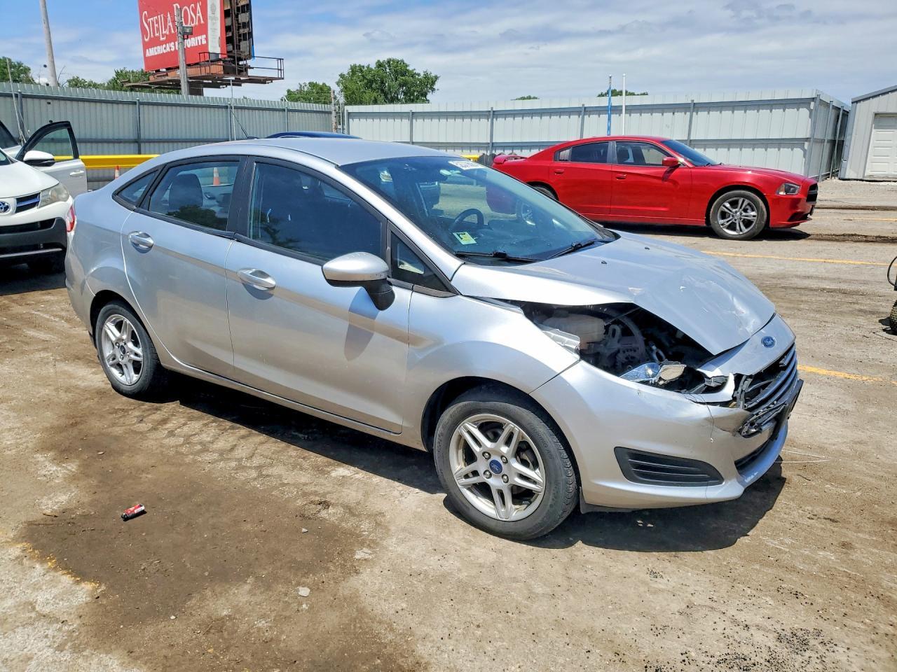 2019 Ford Fiesta Se - Image 4