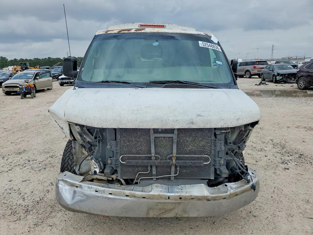 2011 GMC Savana Cutaway G3500 - Фото 5