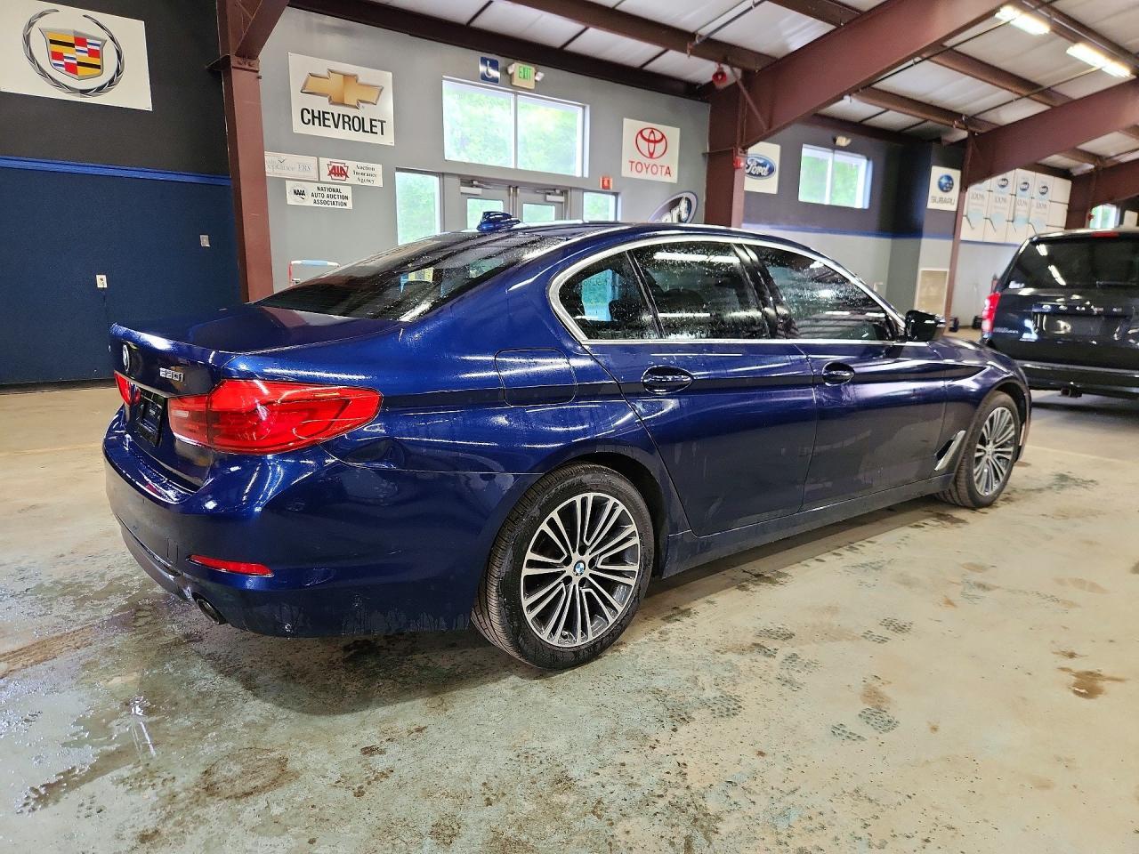 2020 BMW 530 Xi - Фото 3