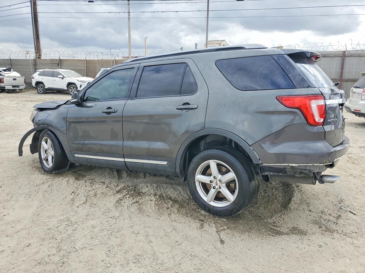 2016 Ford Explorer Xlt - Фото 2
