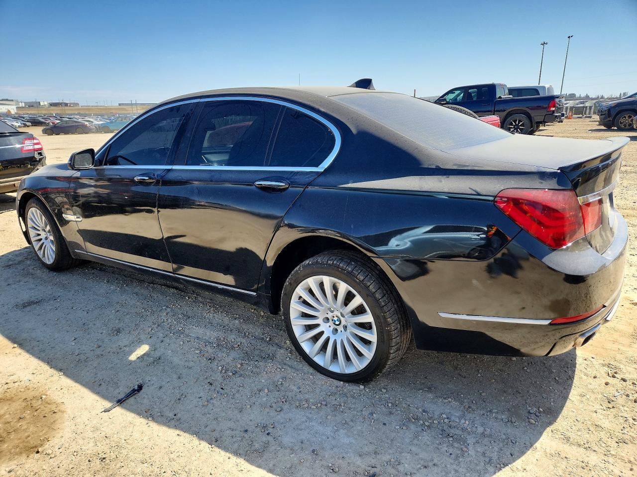 2013 BMW 750 Xi - Фото 2