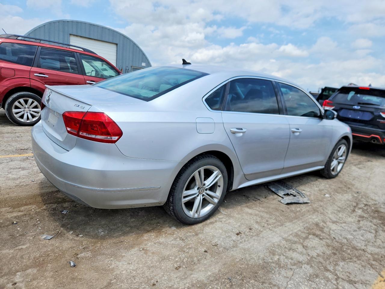 2013 Volkswagen Passat Se - Image 3