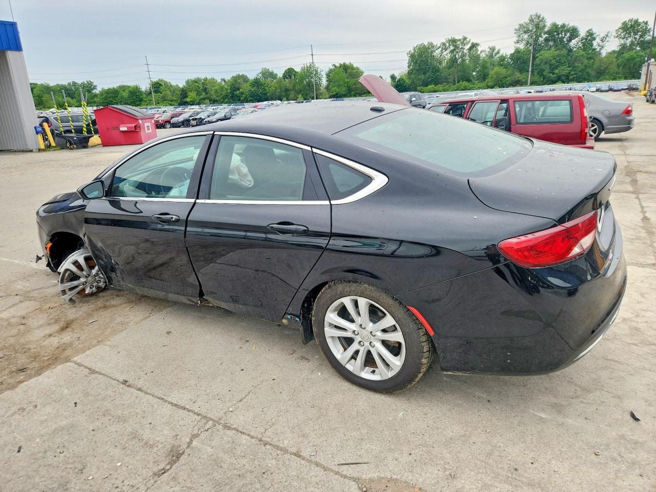 2015 Chrysler 200 Limited - Фото 2