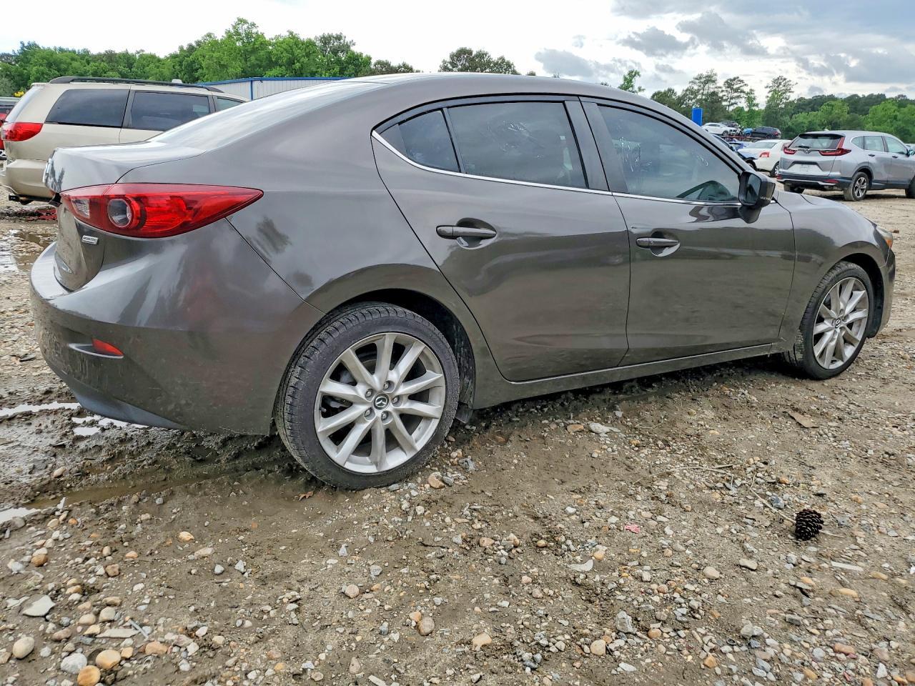 2017 Mazda 3 S Touring Automati - Image 3