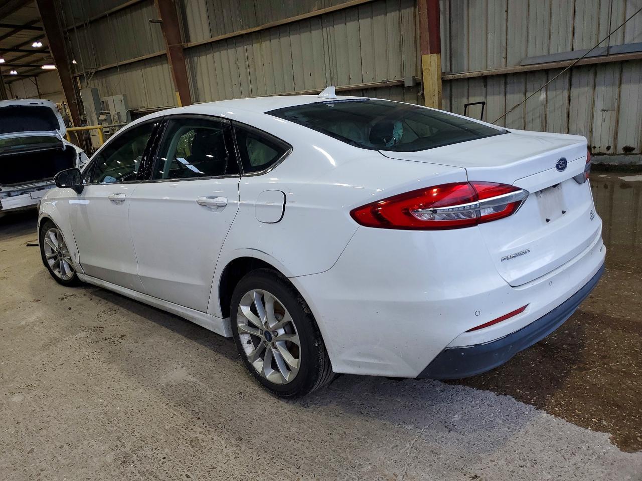 2019 Ford Fusion Se - Image 2