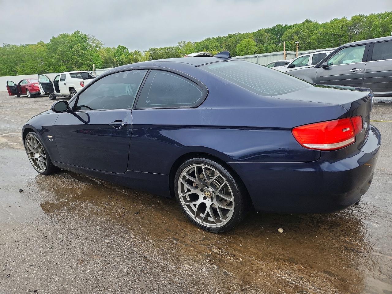 2009 BMW 335 Xi - Image 2