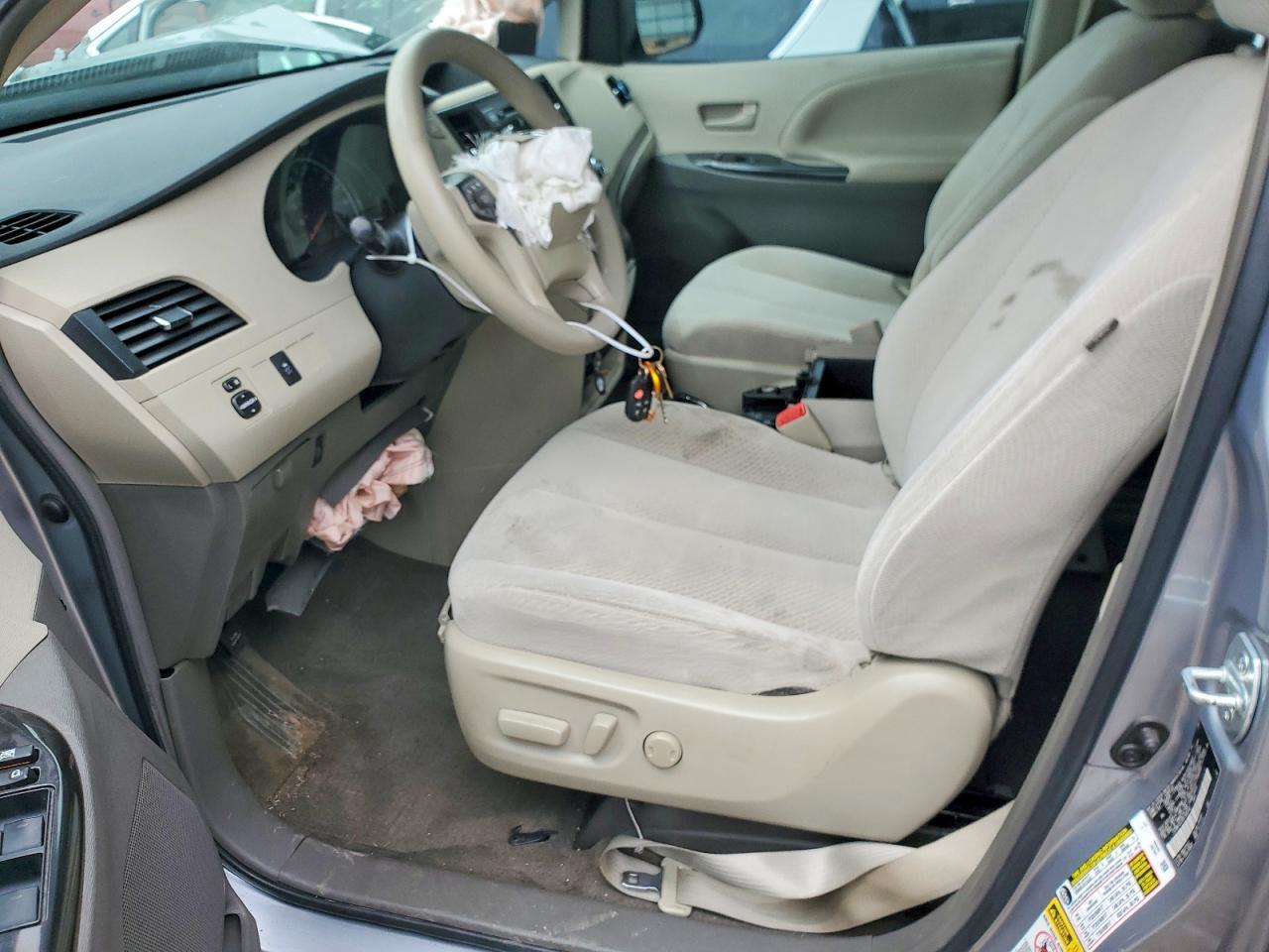 2011 Toyota Sienna Le - Image 7