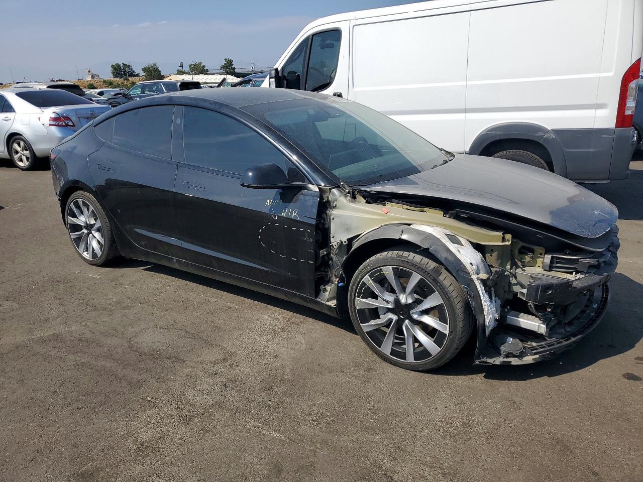2024 Tesla Model 3 - Фото 4