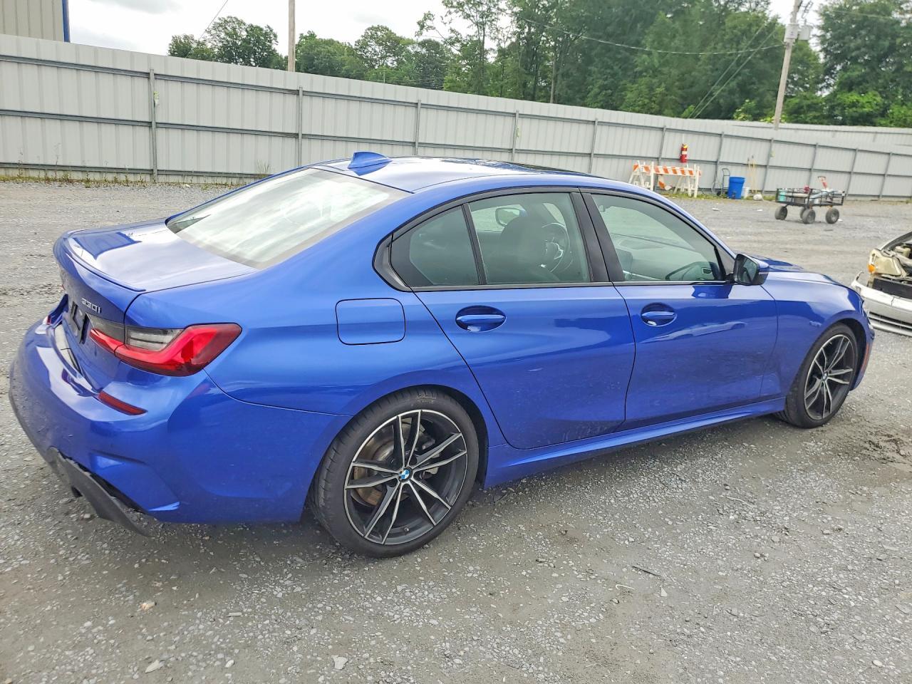 2022 BMW 330I - Фото 3