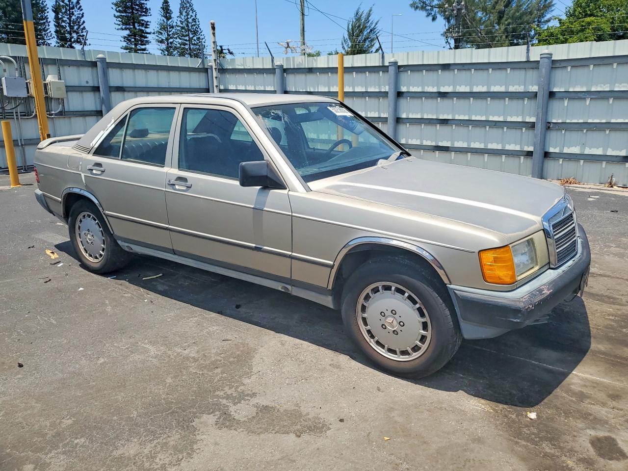 1988 Mercedes Benz 190 E 2.3 - Image 4