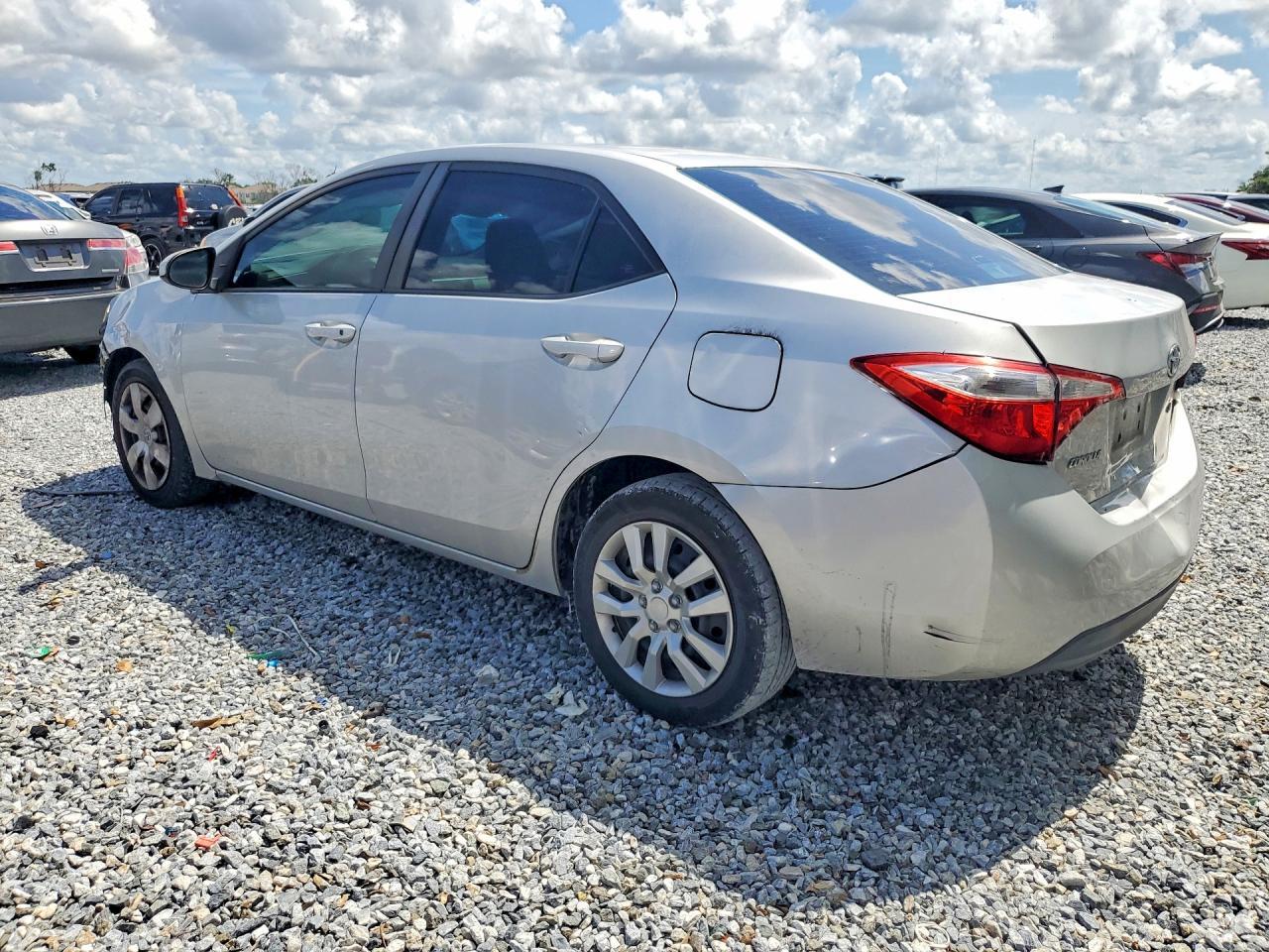 2015 Toyota Corolla Le - Фото 2
