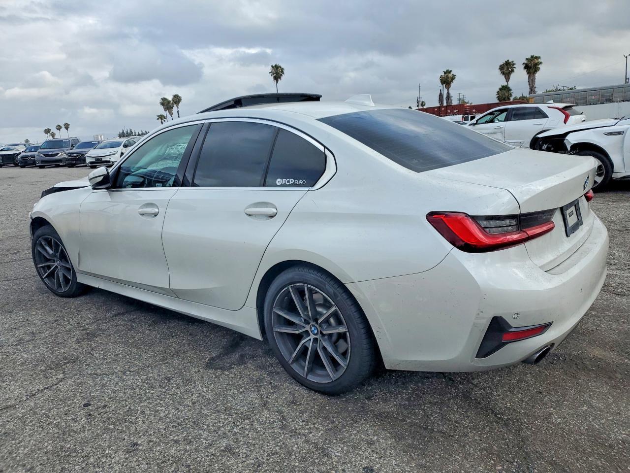 2021 BMW 330I - Фото 2