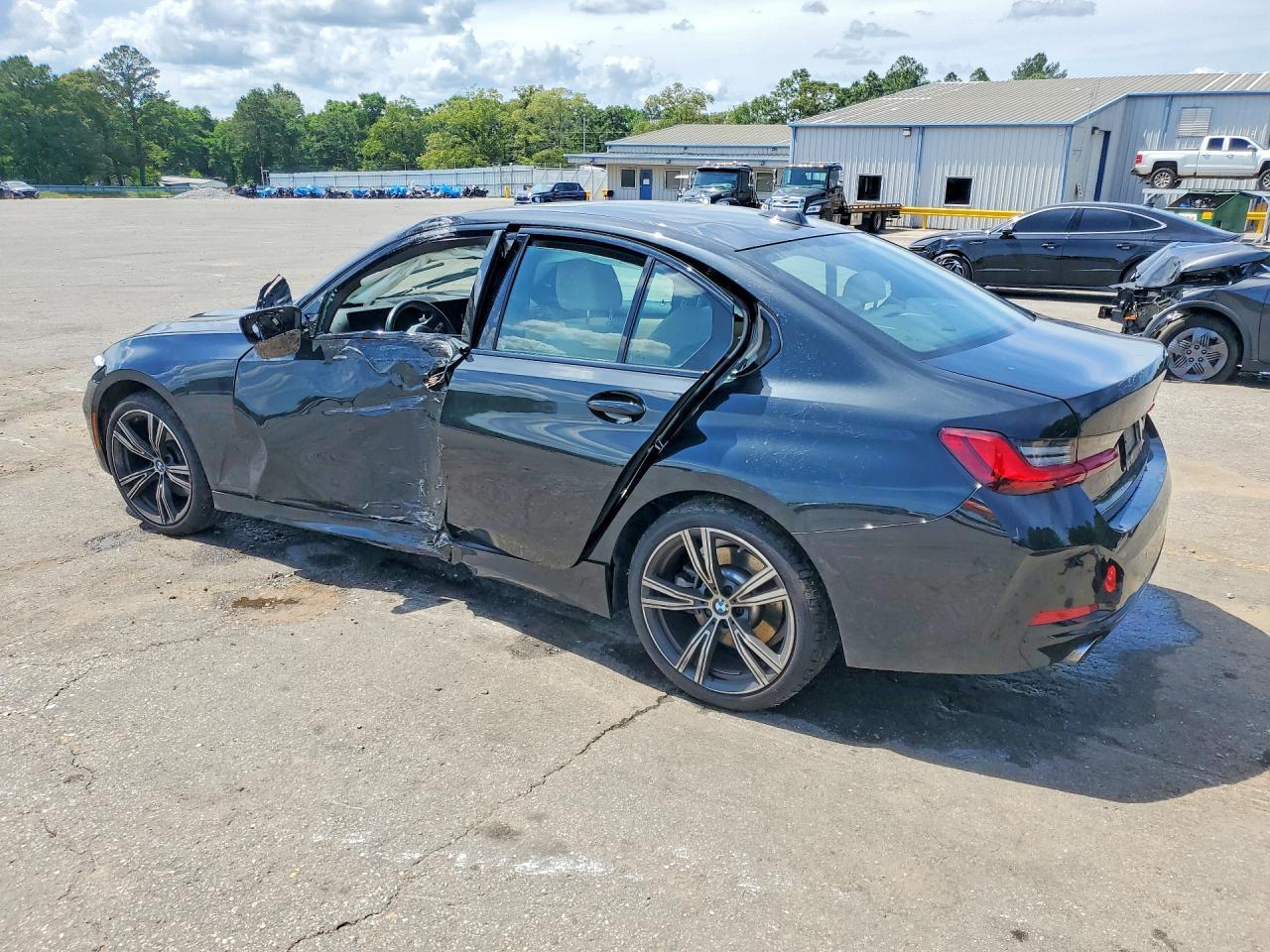 2023 BMW 330I - Фото 2
