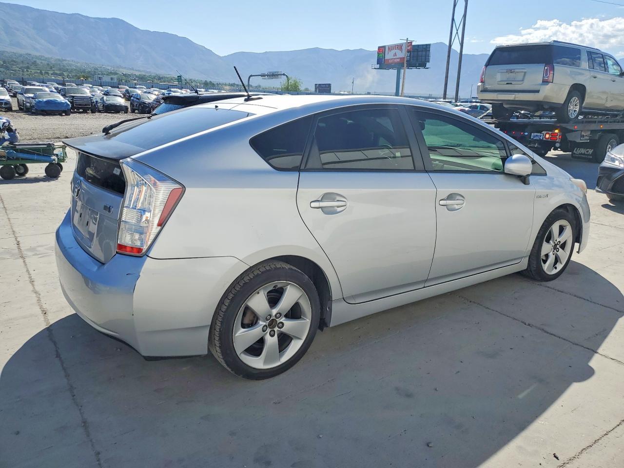2011 Toyota Prius Five - Фото 3