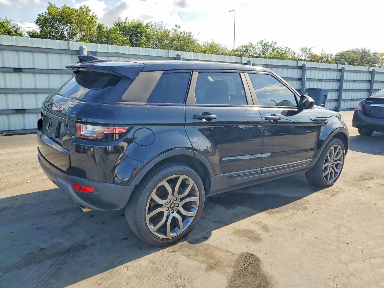2017 Land Rover Range Rover Evoque Se - Image 3