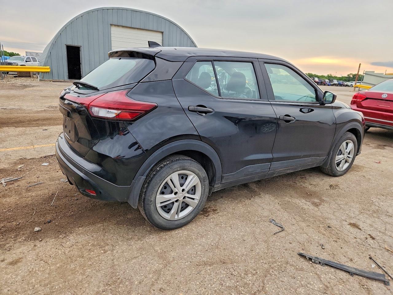 2023 Nissan Kicks S - Image 3