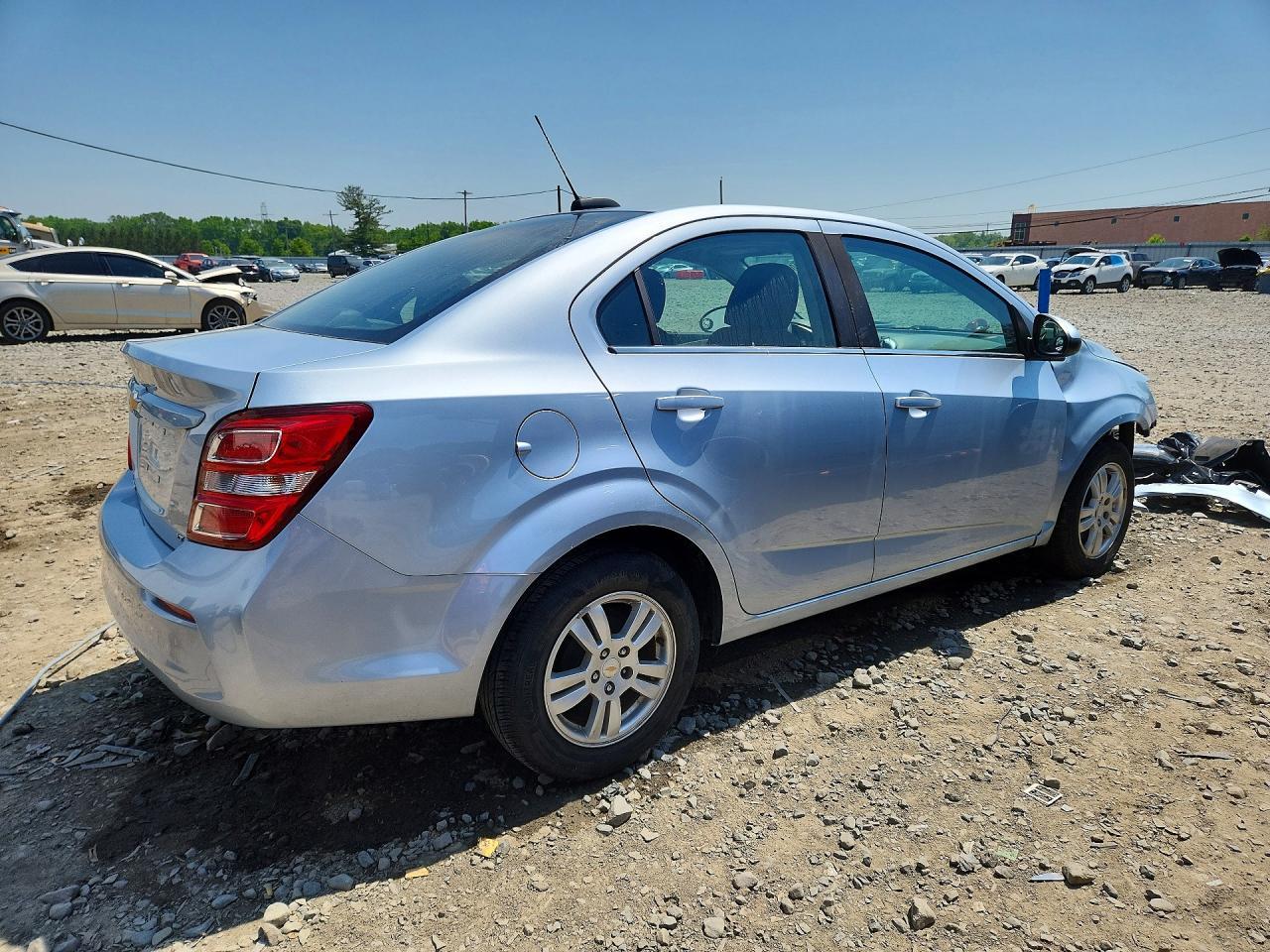2017 Chevrolet Sonic Lt - Фото 3