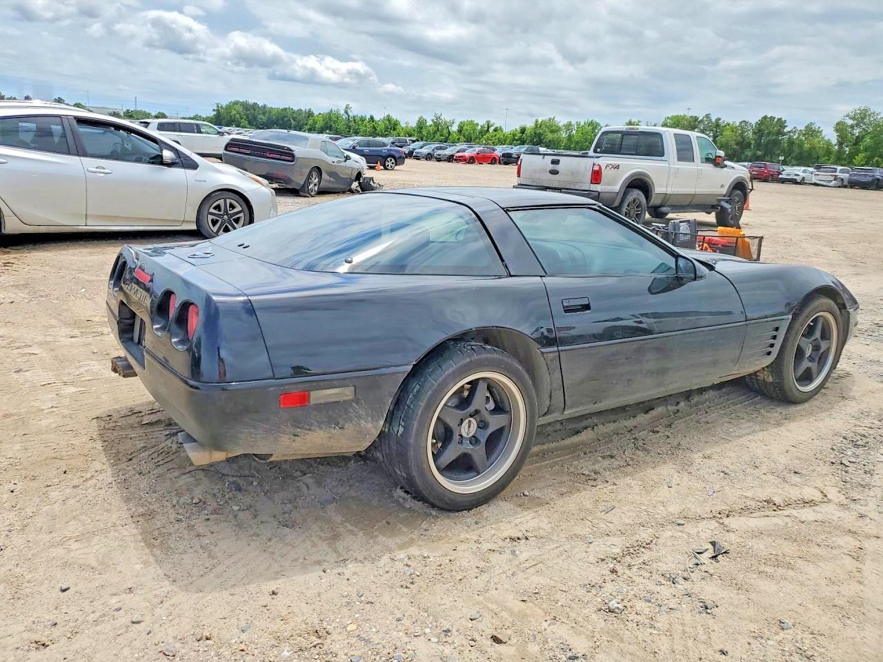 1991 Chevrolet Corvette - Фото 3