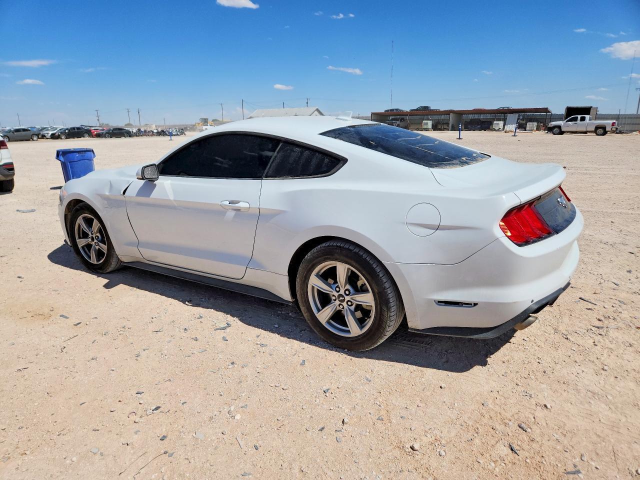 2022 Ford Mustang - Фото 2