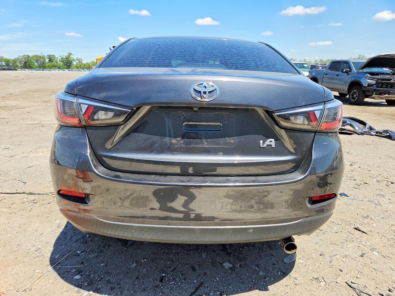 2018 Toyota Yaris - Image 6