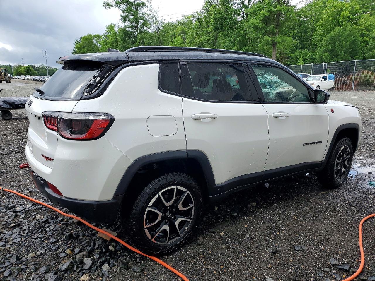 2025 Jeep Compass Trailhawk - Фото 3