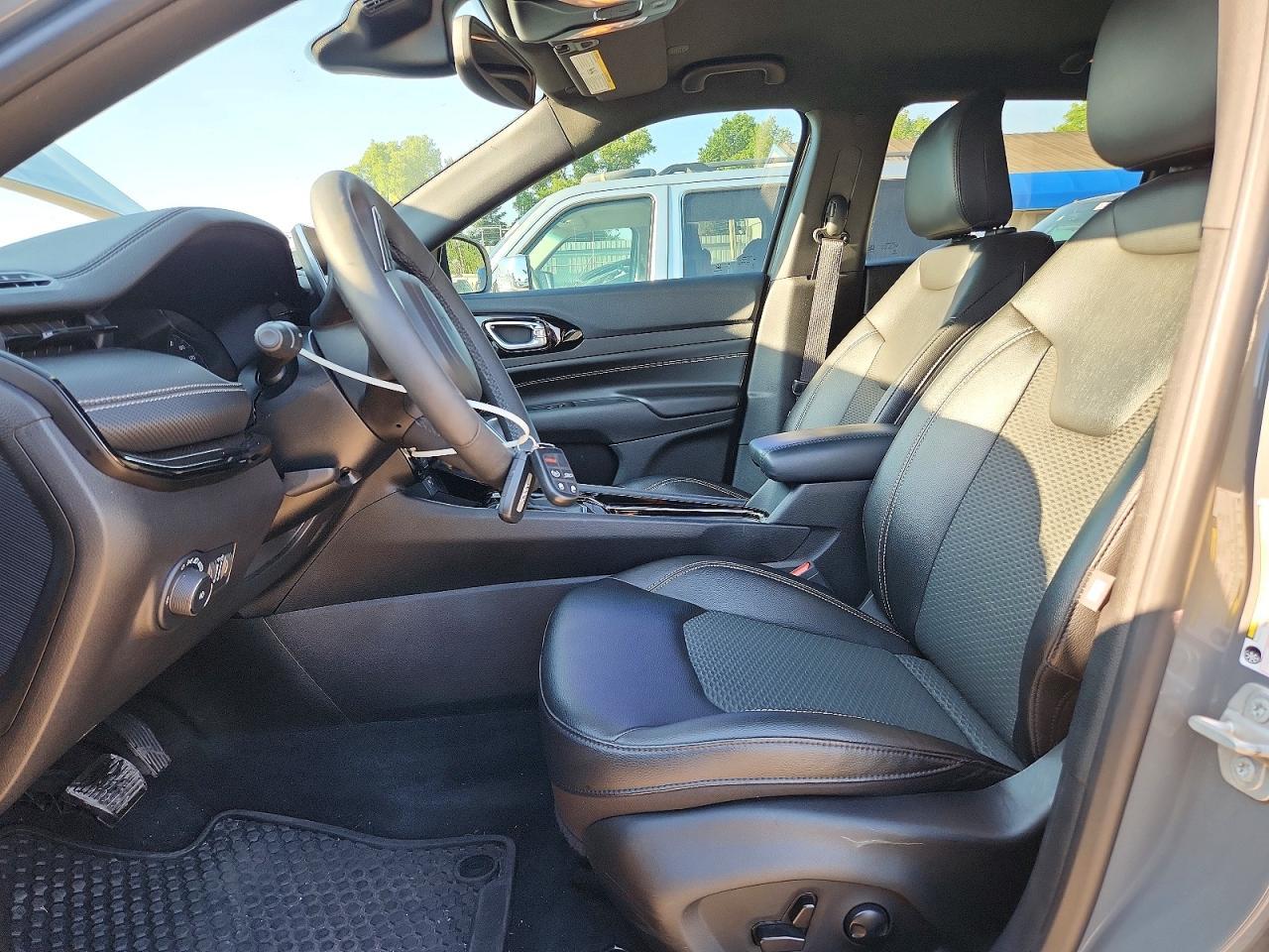 2024 Jeep Compass Latitude - Image 7