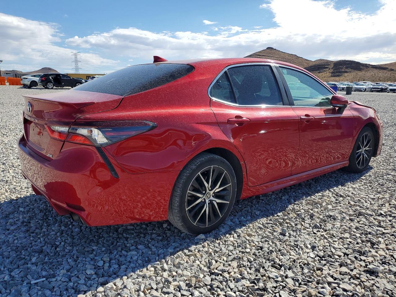 2022 Toyota Camry Se - Фото 3