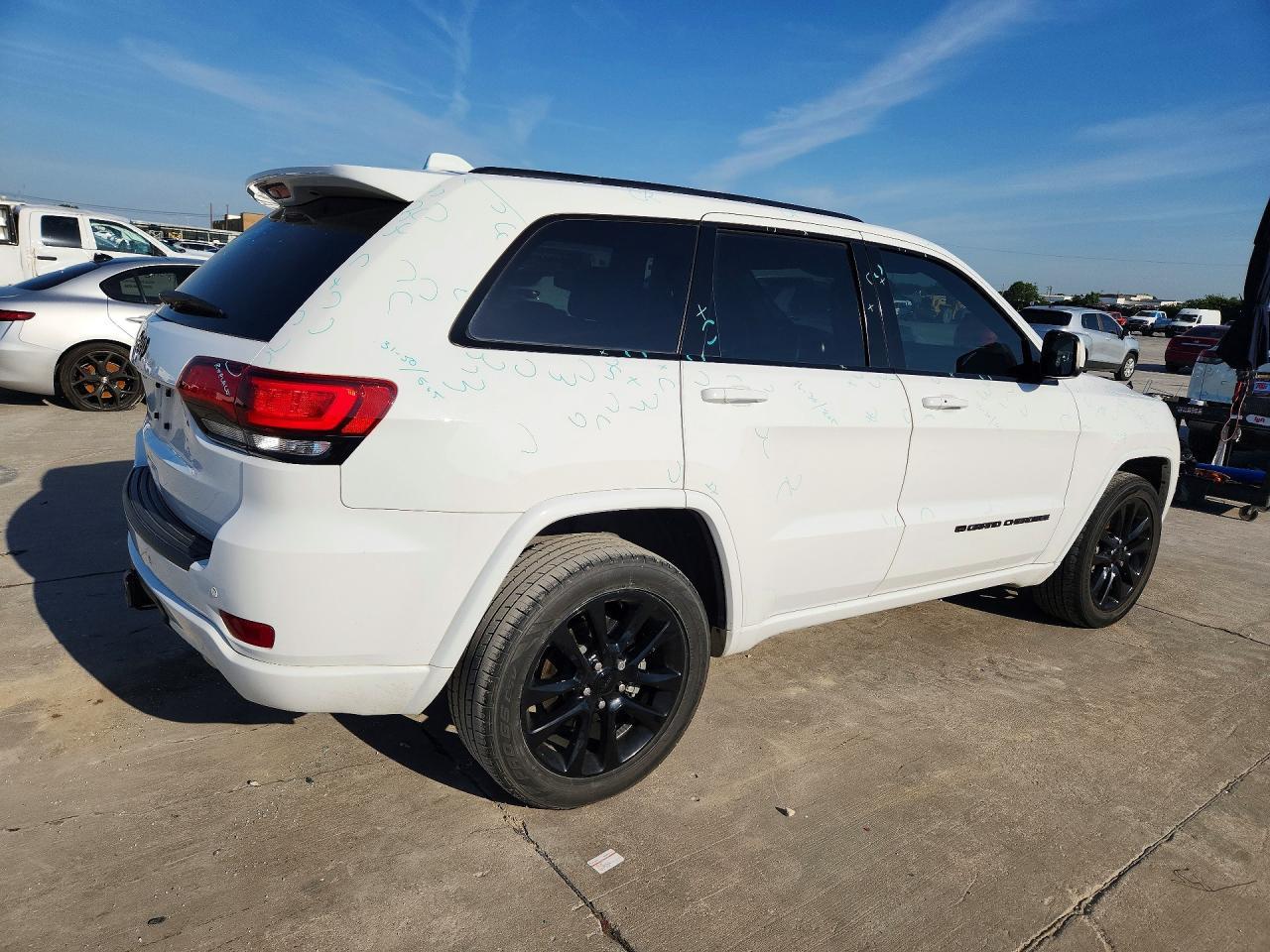 2022 Jeep Grand Cherokee Laredo E - Image 3
