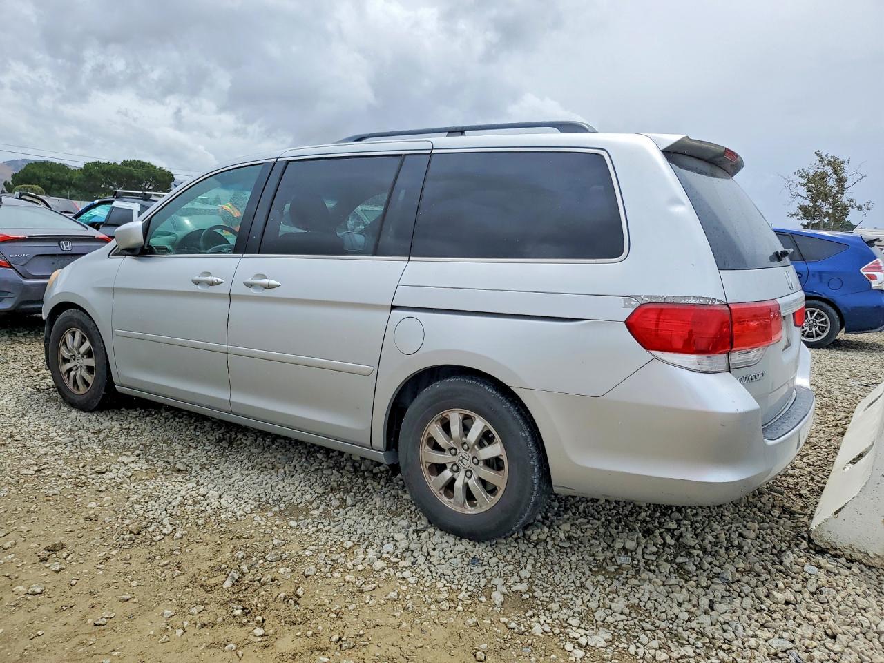 2010 Honda Odyssey - Фото 2