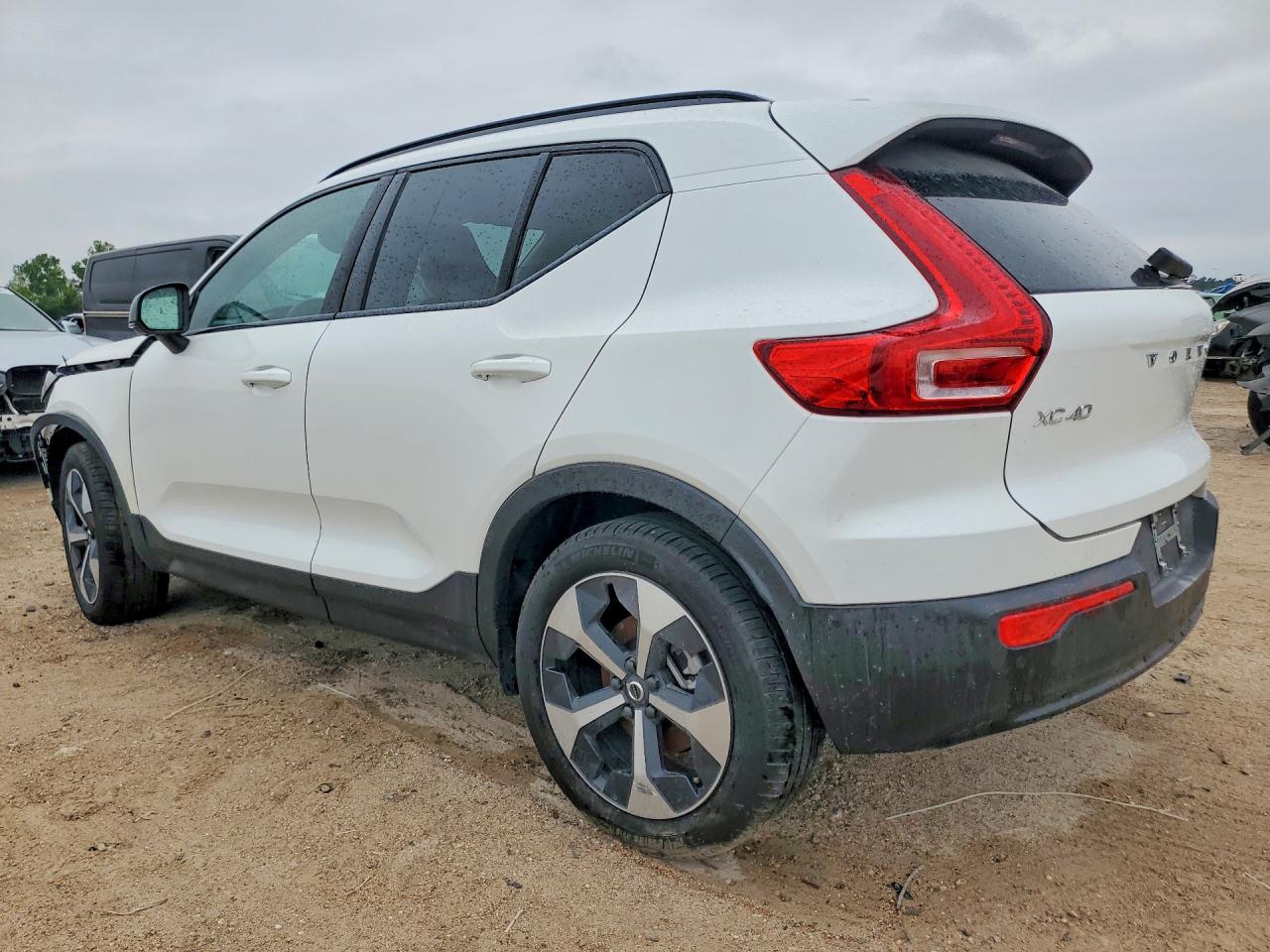 2026 Volvo Xc40 Plus - Фото 2